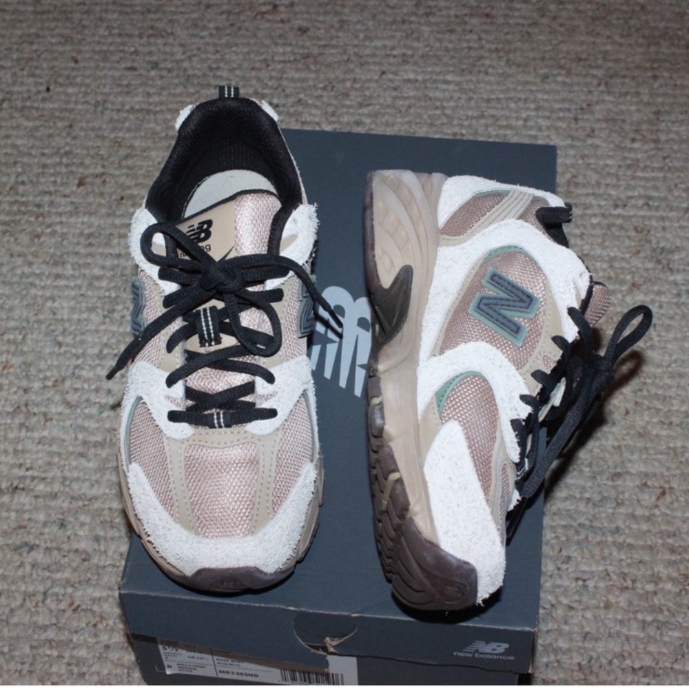 New Balance 530 women’s sneakers